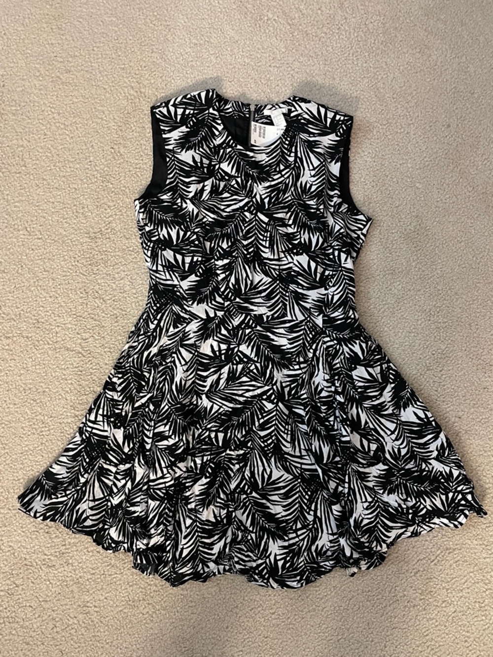 H&M Black and White Leaf Print Flare Dress, Size 14 NWT